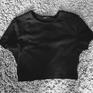 Tröja - Cropped t-shirt, qnvänds inte längre