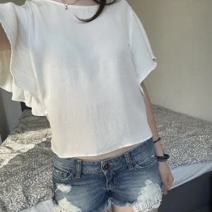 Somrig blus - Somrig blus från &otherstories. Perfekt inför sommaren!☀️