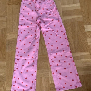 Byxor - Använda en gång. Ganska långa i modell.