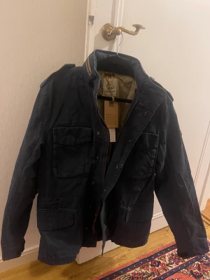 Timberland jacka - Timberland jacka (stl S) med dold luva i kragen. Mörkblå! NY! 1000:- 