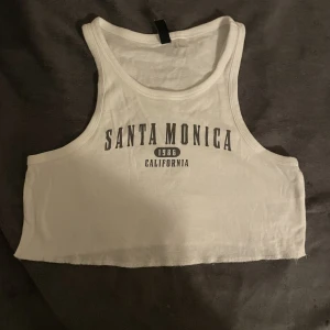 vitt linne med text  - är från h&m och har inte använts mycket <3 