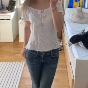 söt topp - Jättefin sommartopp med gulligt mönster💕 storlek l men passar mig som brukar ha s🤍💞 TRYCK PÅ KÖP NU