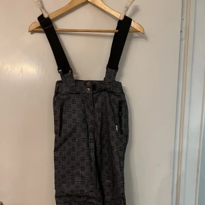 Truenorth termobyxor vinter överdragsbyxor  - För barn. Storlek 122. Varm