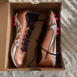 Fotbollsskor - Fotbollsskor i jätte bra skick helt oanvända