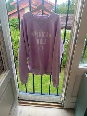 American eagel tröja  - Den är jätte fin lila tröja från usa🫶🏼den är aldrig använd… Org pris: 200