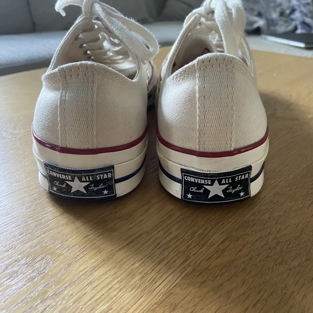 Nästintill oanvända Converse i storlek 41. Gjorda för både män och kvinnor. Var tyvärr lite för små för mig.. Kengät.