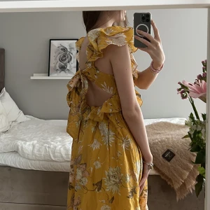 Långklänning  - Supersöt sommar klänning från H&M! Aldrig använt❣️Väldigt bra skick 💖🫶