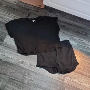 Kläder med storlek s och 158 - Kläderna i bra skick säger efter som det ej är min stil