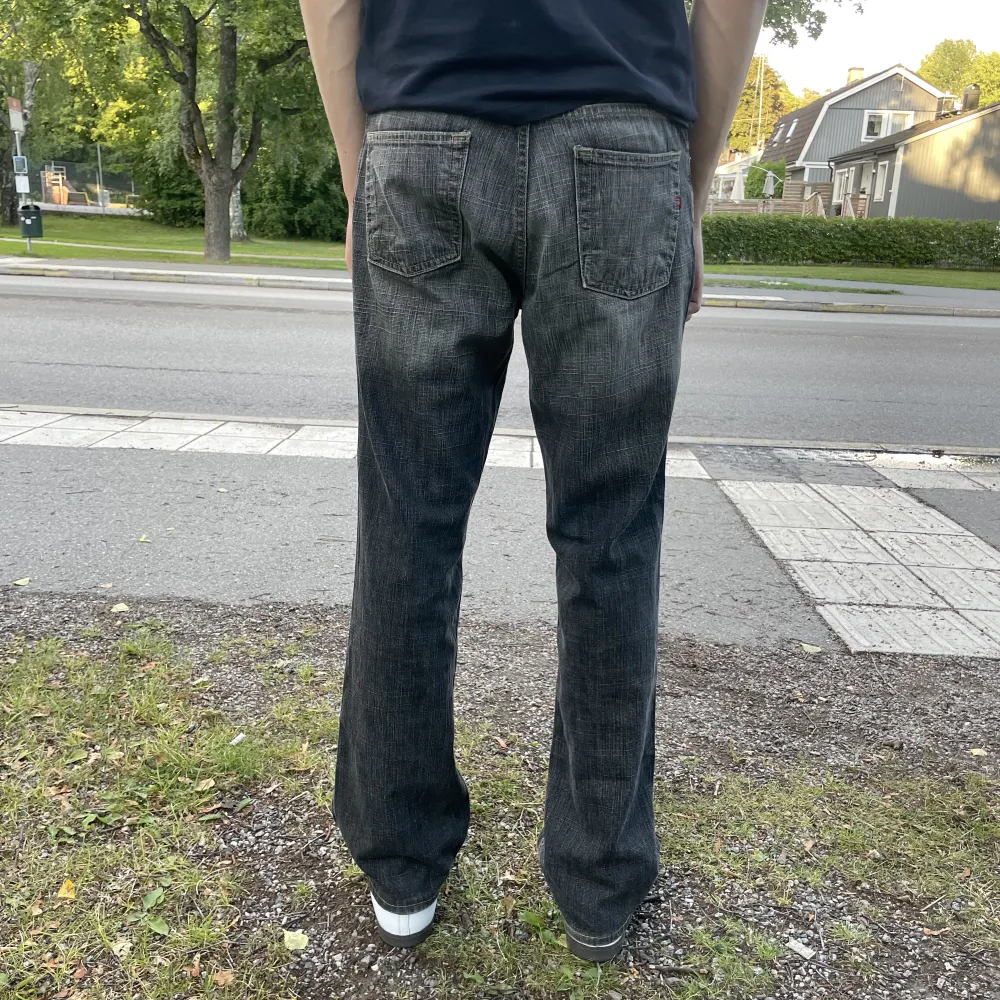 Snygga Grå diesel jeans. Är 184 cm och de är i väldigt bra skick. Fler bilder och mått kan skickas.. Jeans & Byxor.