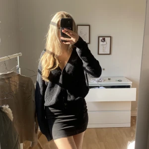 Kofta  - En stickad kofta, använt fåtal gånger men i bra skick🥰