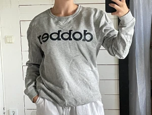 Dobber tröja  - Dobber tröja i storlek M, perfekt för att sova i eller ha som hemmatröja