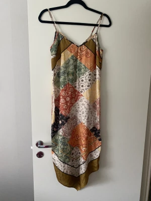 Klänning  - Strl 38 men mer som 36