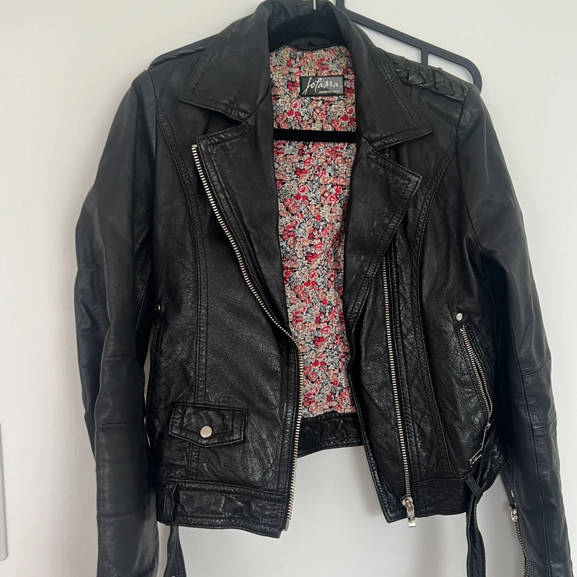 Jofma By Kenza Skinnjacka