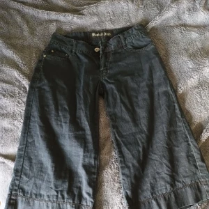 Jorts - Ett par svarta "jorts"