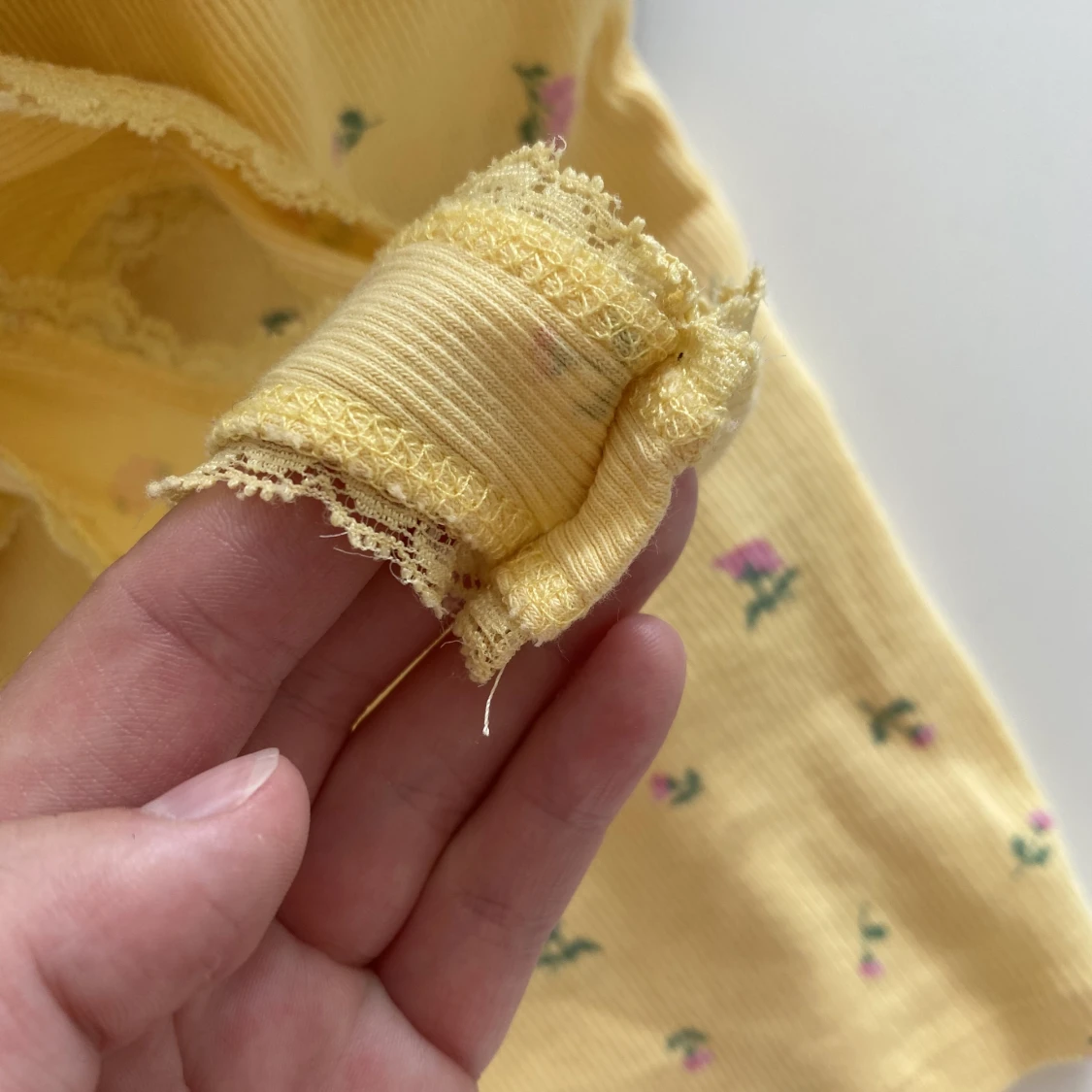 Blommigt spetslinne  - 91