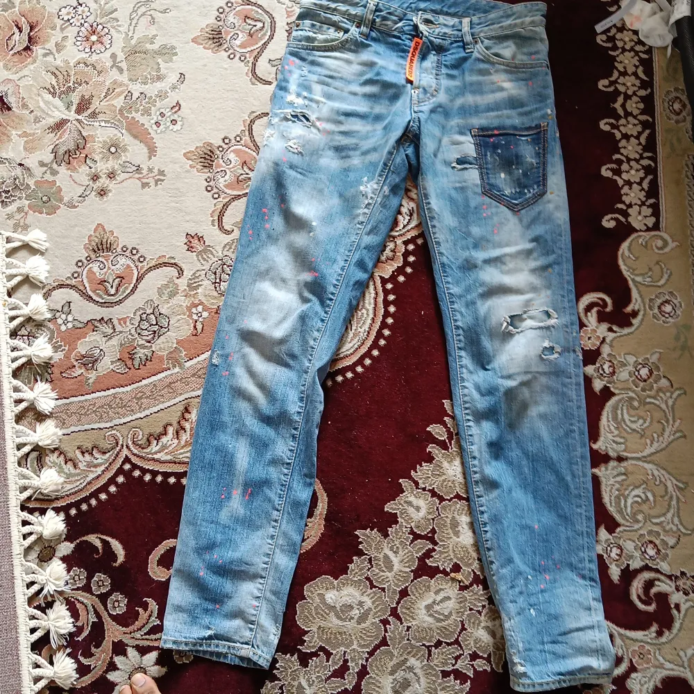 Knappt använd dsquared 2 Jeans  Passar dig som är ungefär 178-181. Jeans & Byxor.