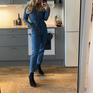 Byxdress - Byxdress i jeans från Topshop i USA. Nypris ca 1100 kr.