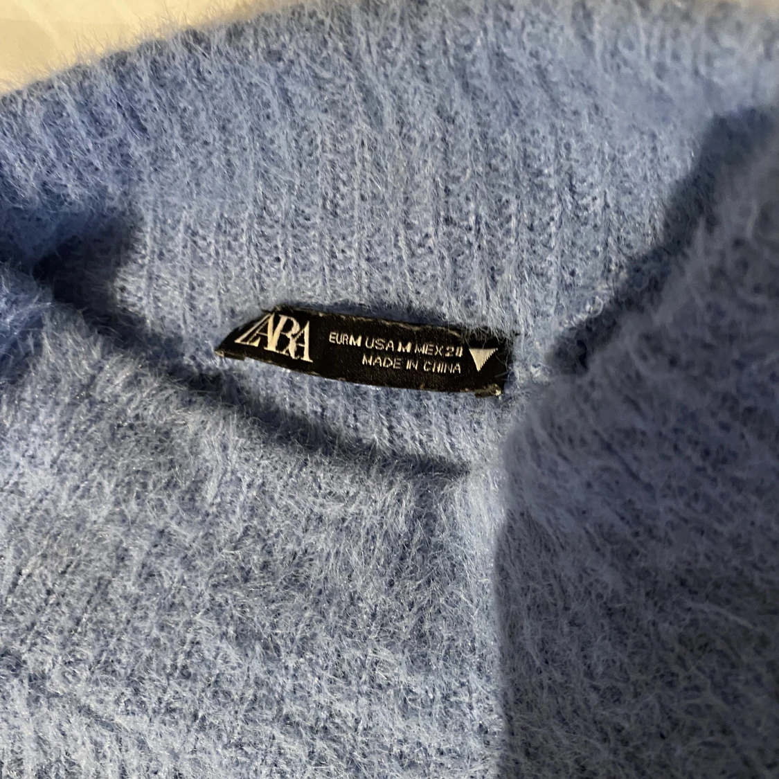 Kroppad blå tröja - 91