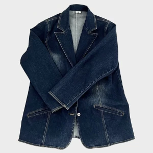 Oanvänd jeans kavaj - Vintage jeans kavaj i nytt skick med fickor. 