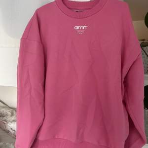 En rosa sweatshirt från Aim’n i storlek M. Aldrig använd 