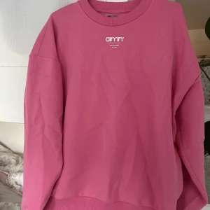 Rosa sweatshirt från Aim’n  - En rosa sweatshirt från Aim’n i storlek M. Aldrig använd 