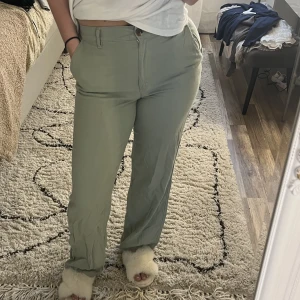 linnebyxor  - gröna linnebyxor från hm