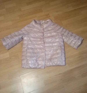 Herno LIKNANDE jacka!  - En jätte fin trekvartsärmjacka som är i bra skick men inte min storlek!! LITE STOR I STORLEK! 