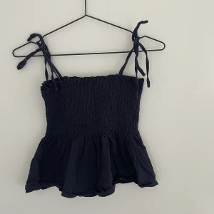 Gullig topp🥰 - Säljer denna topp som inte längre kommer till användning😊