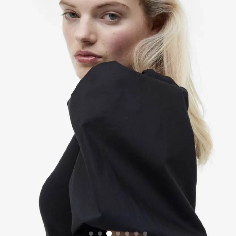OBS!! Har den i vit men hittar inga bilder så skriv privat för bilder💓💓 Nypris 99kr💘. T-paidat.