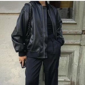 Nakd skinnjacka - Nakd skinnbomberjacka. Storlek 38. Slutsåld köpt för 1099kr