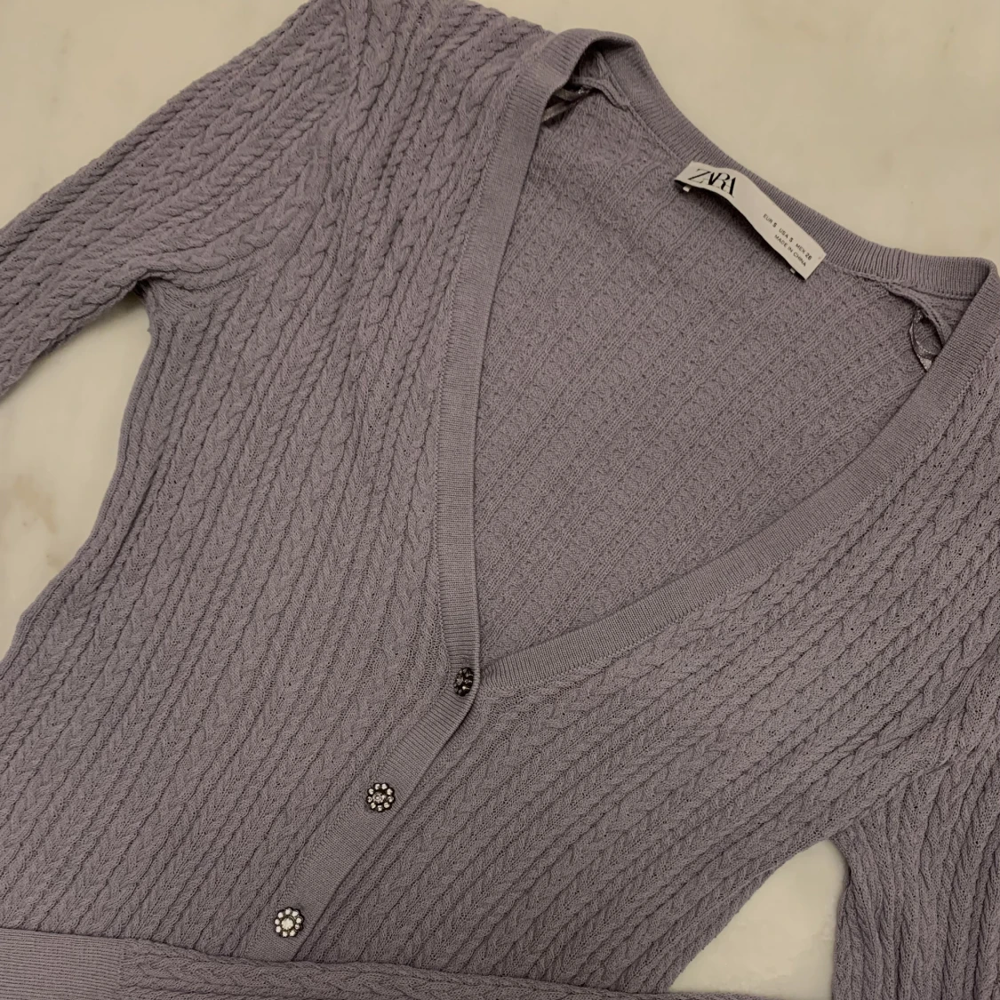 Grå/Lila kofta m knappar