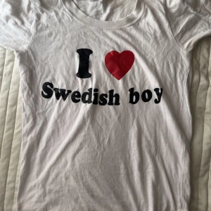I love ❤️swedish boy t-shirt - I love swedish boy T-shirt i storlek xxs men passar även S och M