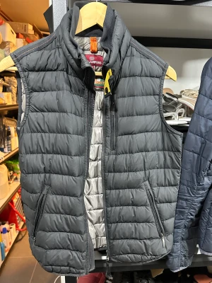 pura jumper väst - Ny skick, använd endast ett par gånger. Köpt för 3300 säljs för 1500 men pris går att diskutera 