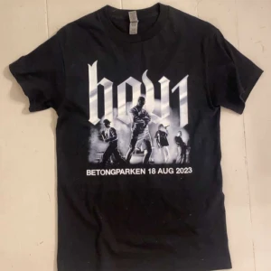 Hov1 tshirt - Hov1 tshirt från årets konsert i stockholm, limited edition, aldrig använd, skriv vid frågor ❤️