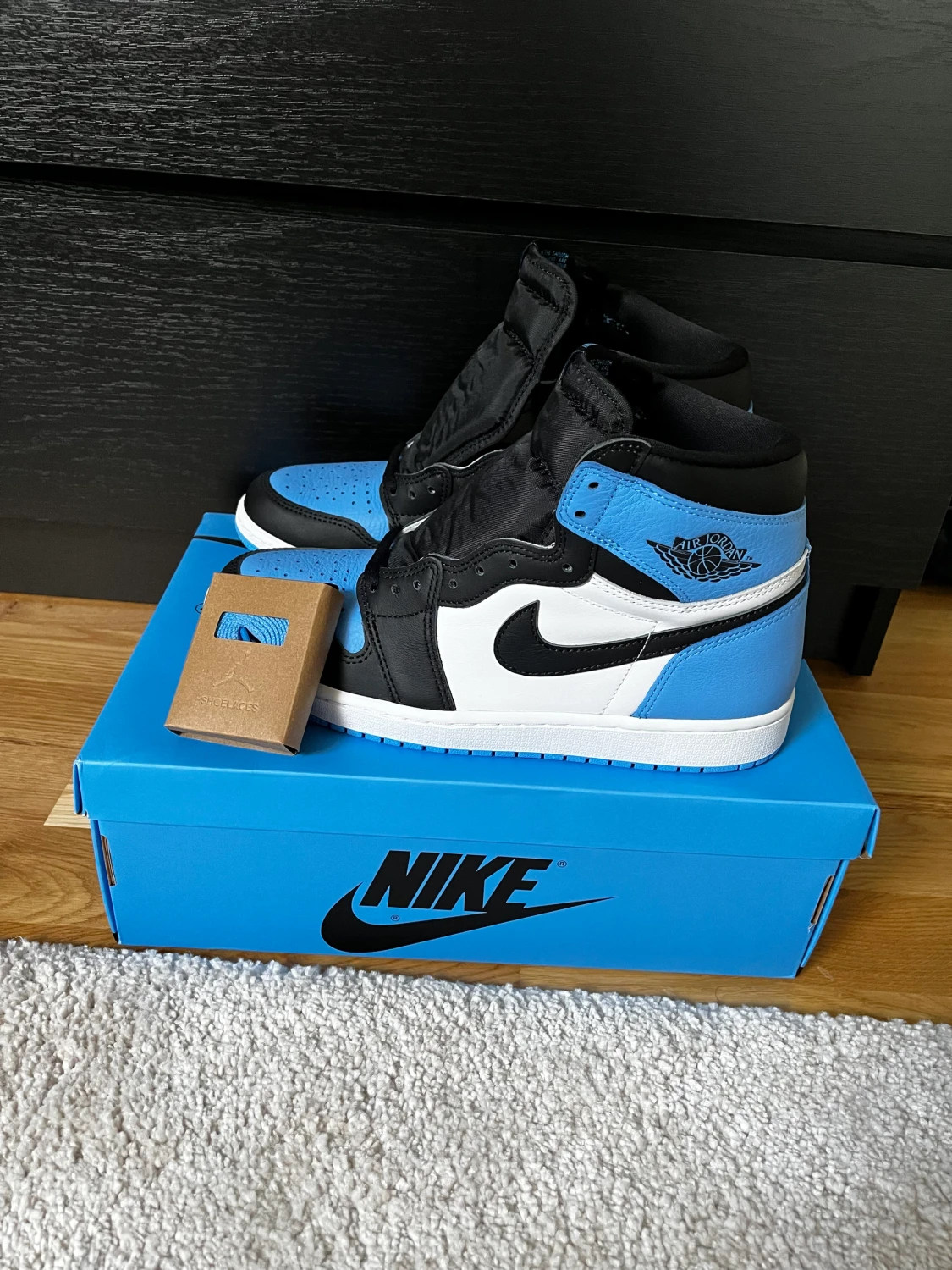 Jordan 1 High UNC toe
