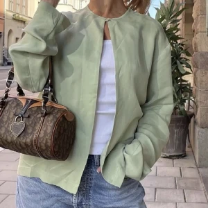 Grön kofta Djerf avenue  - Grön Dream cardigan Djerf avenue 💚 