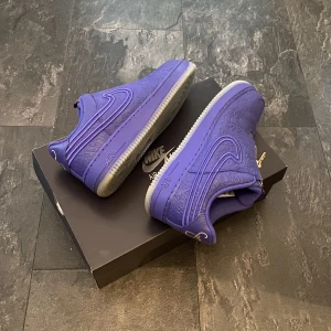 Air force 1 - Nike Air Force 1 Low LXX Zip Serena Williams Lapis🔵🟣  Storlek: 42,5 Cond: 9/10 Pris: 2399kr