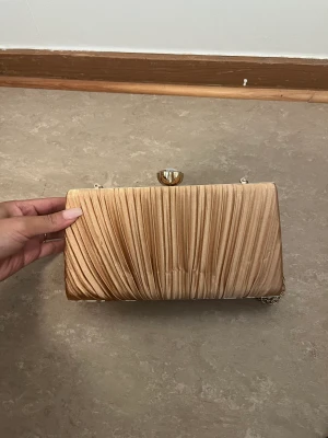 Clutch - Clutch väska