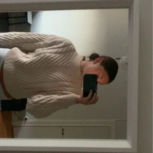 Stickad tröja - Supersöt stickad tröja från Vila🤍  säljer då den inte kommer till användning, max använd 2 gånger💕  köpt för 400