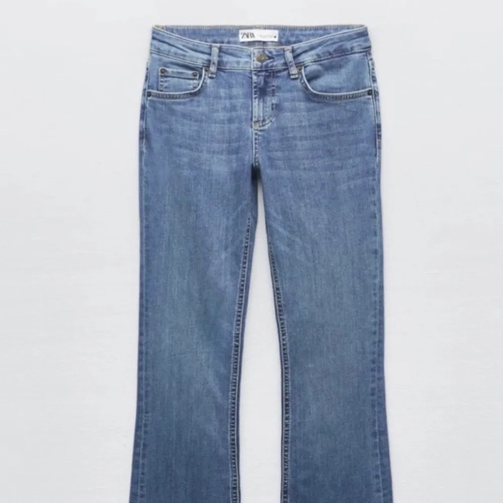 Intressekoll på lågmidjade zara jeans som jag tror inte säljs längre. Jeans & Byxor.