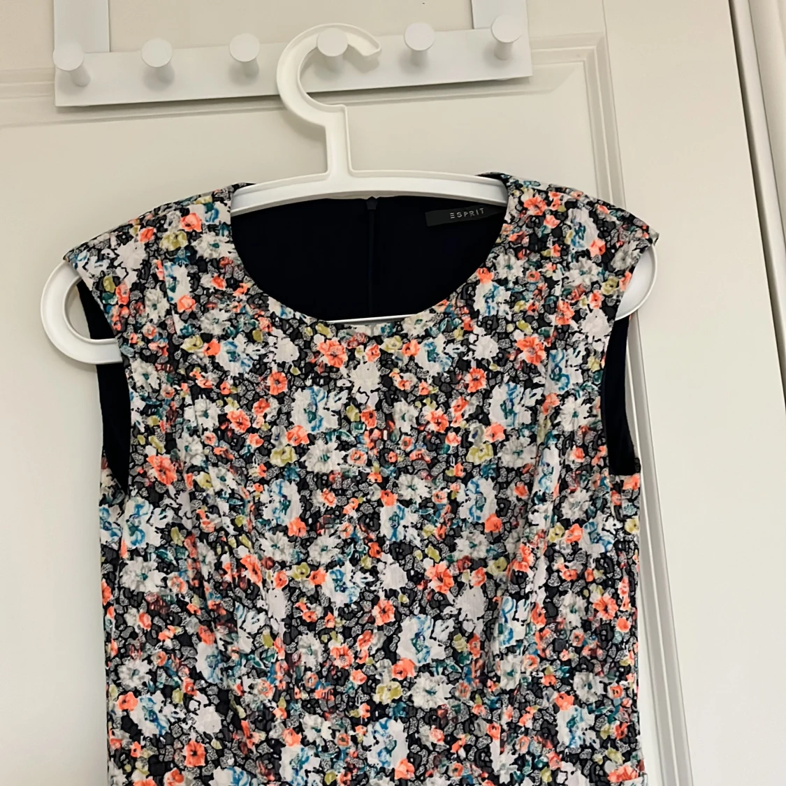 Blommig klänning   - 91