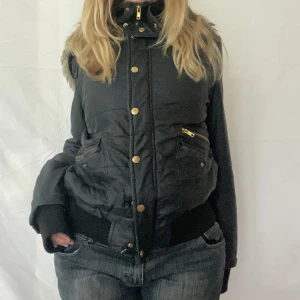 Vintage jacka  - Snygg mörkblå vinter/höst jacka. Storlek s-m