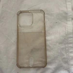 clear mobilskal - inte använt av mig dock lite smutsig, passar iphone 12 och några andra tror jag 