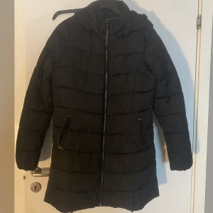 Vinterjacka - Vinterjacka i storlek L från Only i storlek L.  