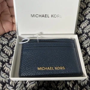Michael Kors Cardholders  - New!! Perfekt för present. Navy färg. Ny priss 579kr