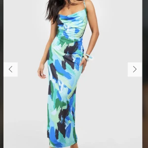 Långklänning - Helt oanvänd långklänning från boohoo, super fin och jätte bekväm! Går ner till golvet på mig som är 172