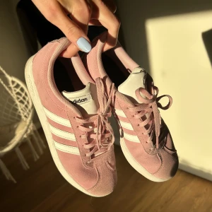 Rosa adidas skor - Rosa skor