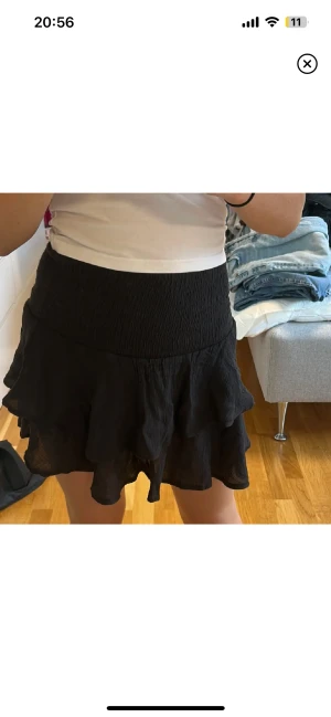 Svart volangkjol - Från shein 