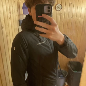 Peakperformance vinterjacka - Skriv vid funderingar, ställ gärna frågor och skriv om ni vill ha fler bilder🤩
