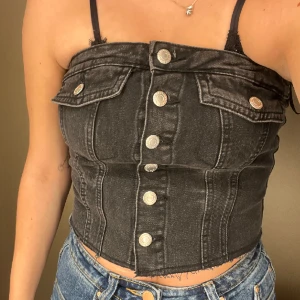 Topp - Jättesnygg jeans topp! Aldrig använd🌸